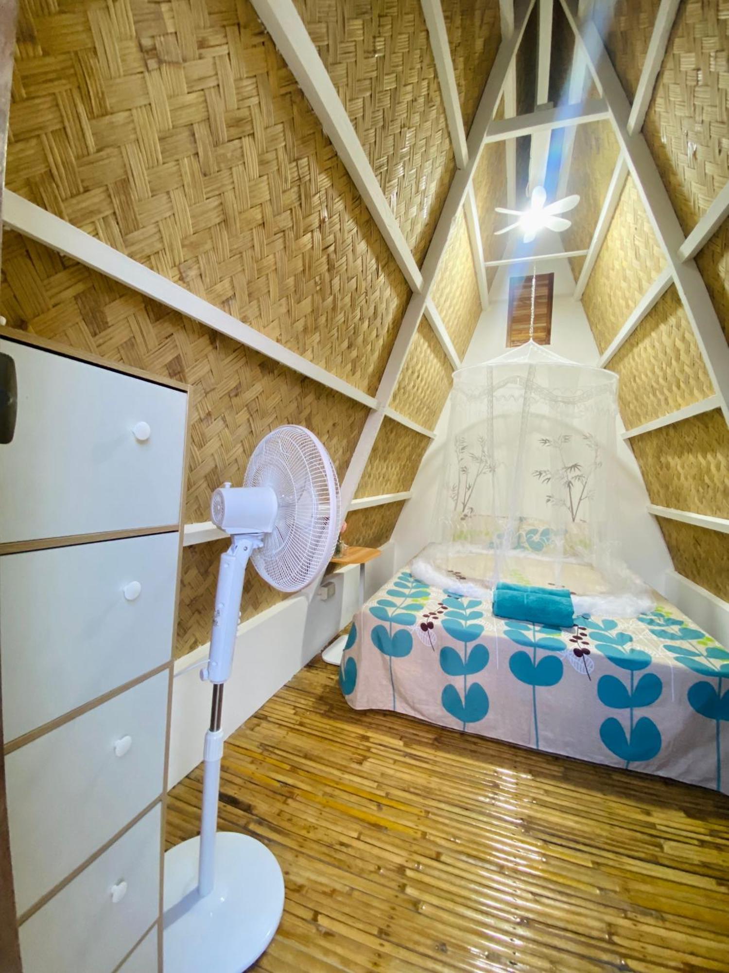 Happy Monkey Hostel Эль-Нидо Экстерьер фото